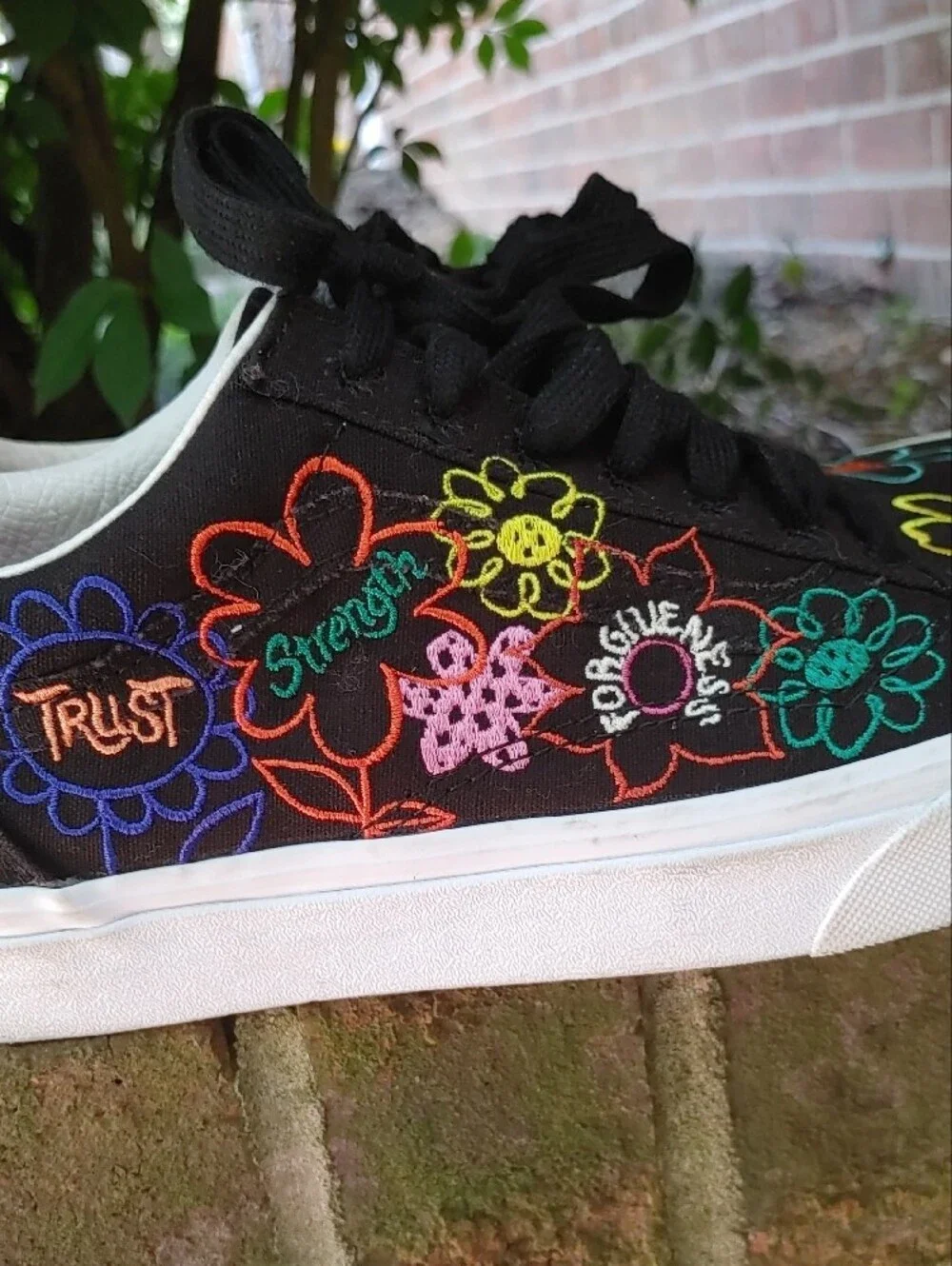 Vans Old Skool Cultivate Care Sneakers Size 8.5 (1050)
